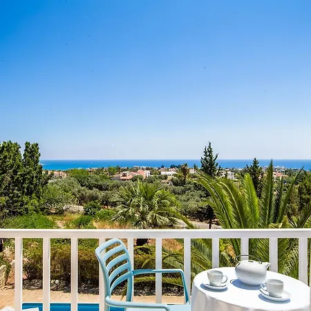 Elena Villa Pégeia